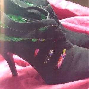 Women's Unlisted Black  High 4" Heel Size 8.5M Closed Toe